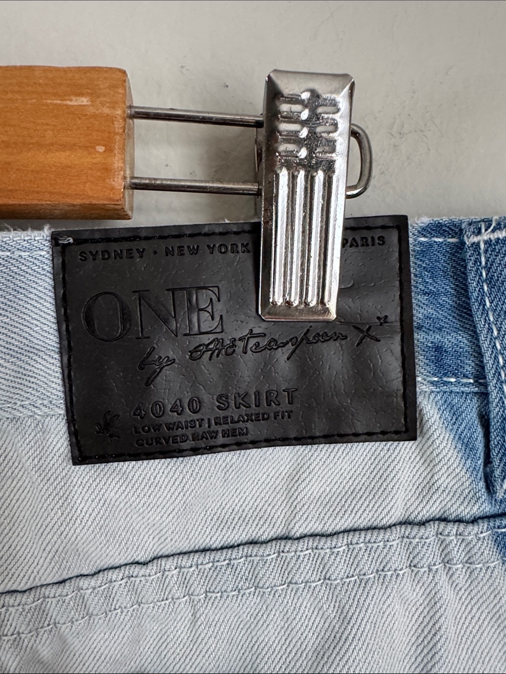 One Teaspoon 4040 Star Denim Mini Skirt Size 25 Low Rise - Picture 9 of 9